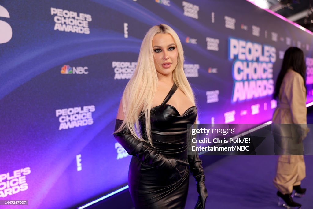 Tana Mongeau arrives to the 2022 People's Choice Awards held at the
