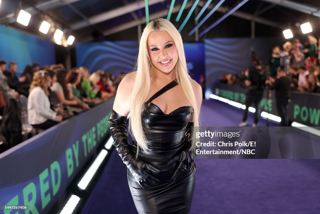 Tana Mongeau arrives to the 2022 People's Choice Awards held at the