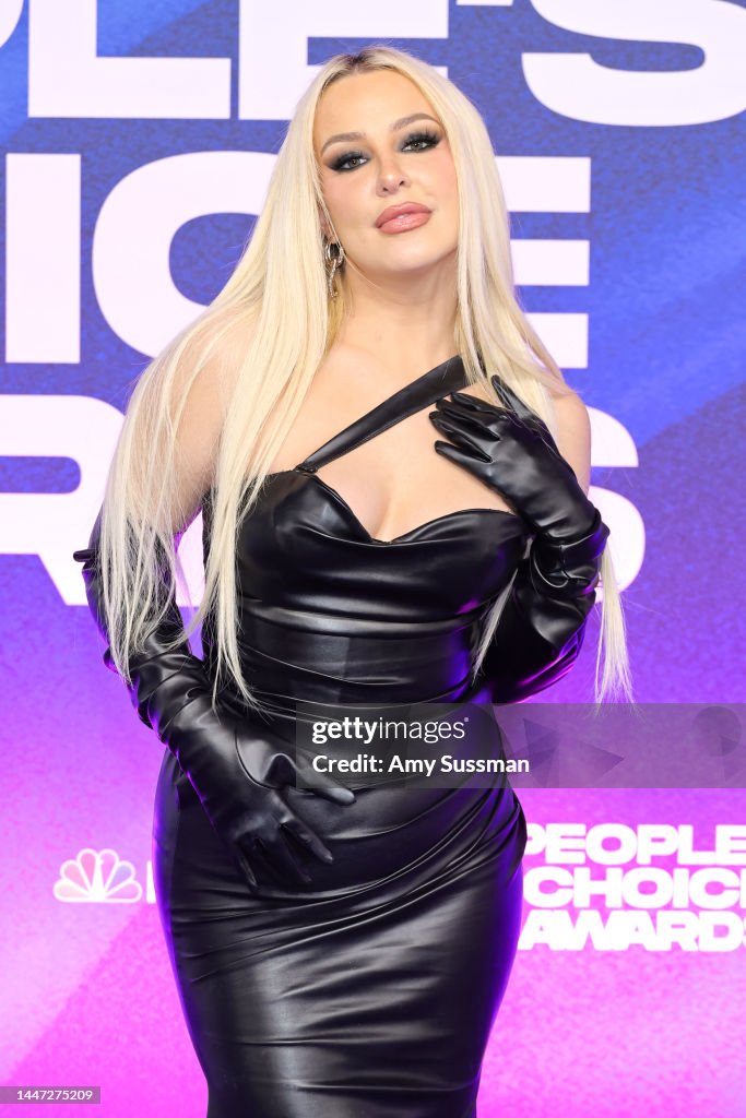 Tana Mongeau attends the 2022 People's Choice Awards at Barker Hangar