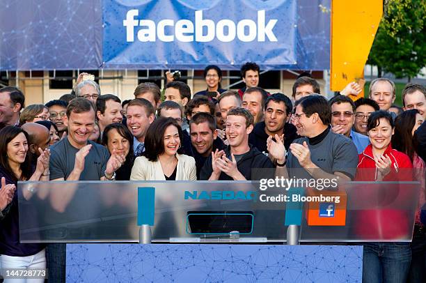 Facebook CEO Mark Zuckerberg Rings Nasdaq Opening Bell, Nachrichtenfoto
