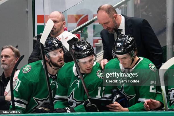 Head coach Peter DeBoer of the Dallas Stars talks to Tyler Seguin, Radek Faksa and Mason Marchment during the third period of their game against the...