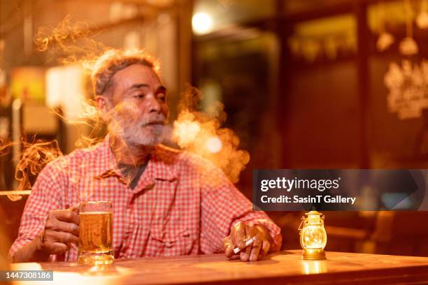 man holding a beer and cigarette - binge drinking fotografías e imágenes de stock