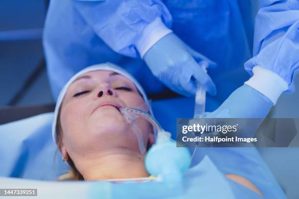 close-up of mature patient during operation. - intubation fotografías e imágenes de stock