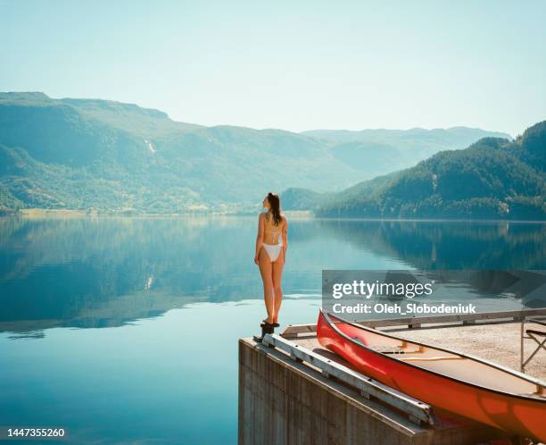 woman resting near the camper van  near the lake in norway - boot camp stockfoto's en -beelden