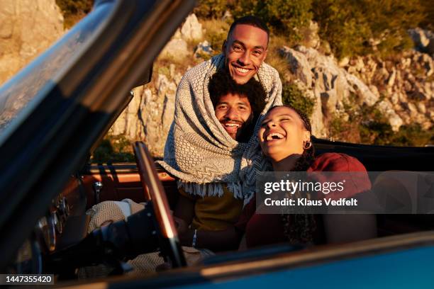 multiracial friends enjoying road trip - 3 guy friends road trip photos et images de collection