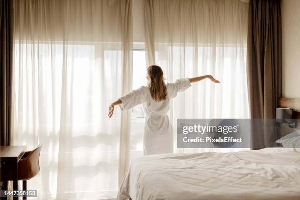 greeting the new day with open arms - hotel suite imagens e fotografias de stock