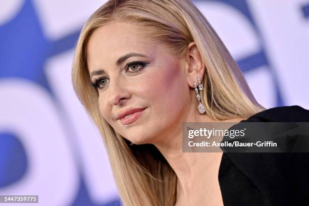 Sarah Michelle Gellar attends the 2022 People's Choice Awards at Barker Hangar on December 06, 2022 in Santa Monica, California.