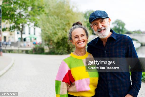 portrait of man and woman together - old hipster stock-fotos und bilder