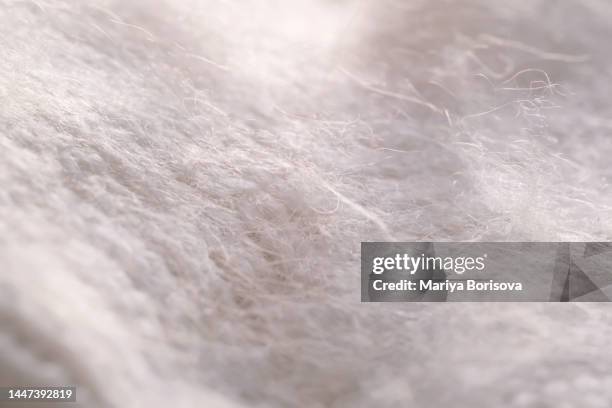 warm and cozy background of knitted fabric close-up. - fibra fotografías e imágenes de stock
