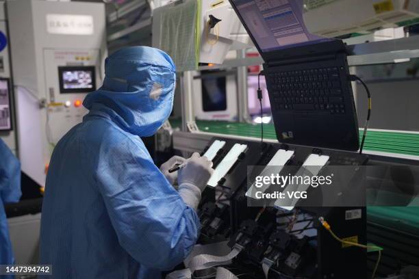 Phone Line Factory Mobile Phone Production Line Photos and Premium High Res Pictures ...