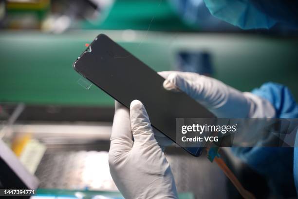 Smartphone Factory Risk China Smartphone Factory Photos and Premium High Res Pictures - Getty ...