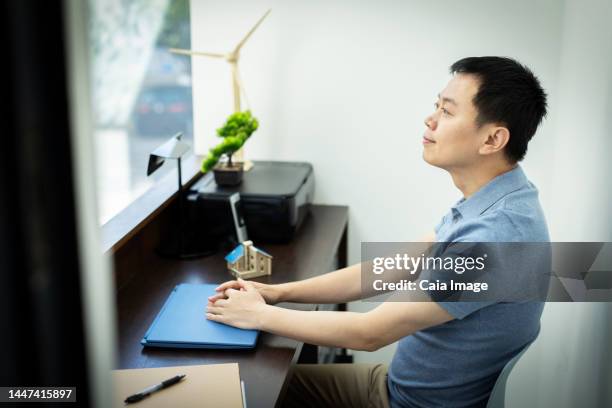 Happy Engineer Computer Photos and Premium High Res Pictures - Getty Images