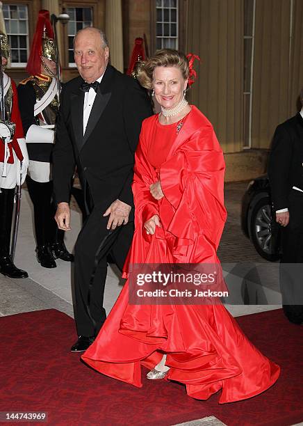 Norway's King Harald and Queen Sonja attend a dinner for foreign Sovereigns to commemorate the Diamond Jubilee at Buckingham Palace on May 18, 2012...