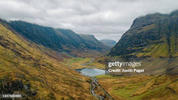 stunning drone view of the glencoe valley - scotland fotografías e imágenes de stock