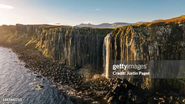 drone view of mealt falls at kilt rock on the isle of skye - binnen hebriden stockfoto's en -beelden