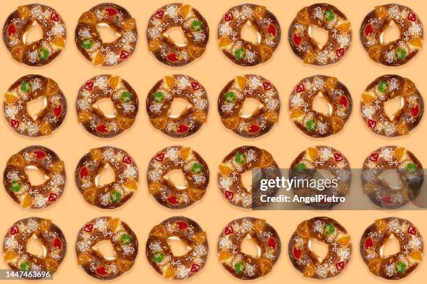 composition with twenty-four typical christmas buns - roscon de reyes stockfoto's en -beelden