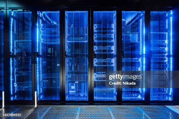computernetzwerkserverraum - supercomputer stock-fotos und bilder