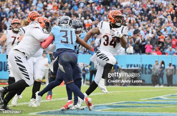 Samaje Perine of the Cincinnati Bengals against the Tennessee Titans at Nissan Stadium on November 27, 2022 in Nashville, Tennessee.