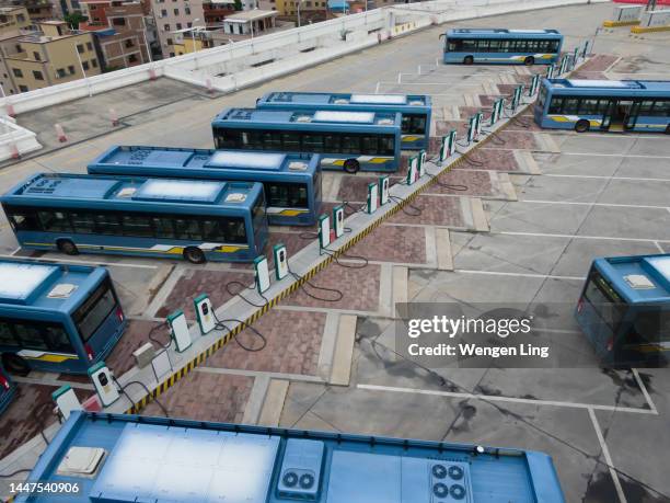 carbon neutral, electric bus charging station - bus charging stock pictures, royalty-free photos & images