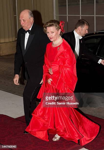 Norway's King Harald and Queen Sonja attend a dinner for foreign Sovereigns to commemorate the Diamond Jubilee at Buckingham Palace on May 18, 2012...