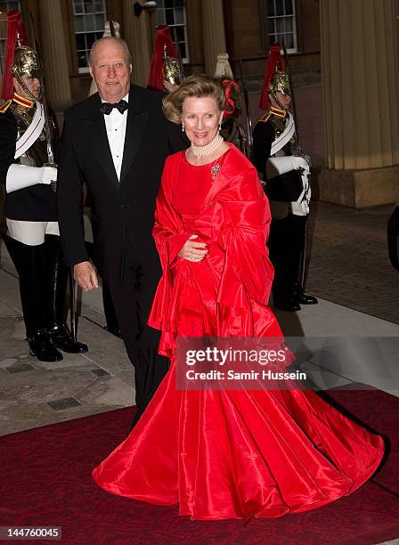 Norway's King Harald and Queen Sonja attend a dinner for foreign Sovereigns to commemorate the Diamond Jubilee at Buckingham Palace on May 18, 2012...