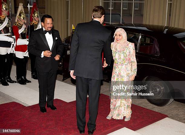 The Sultan of Brunei and Yang Di-Pertuan of Brunei attends a dinner for foreign Sovereigns to commemorate the Diamond Jubilee at Buckingham Palace on...