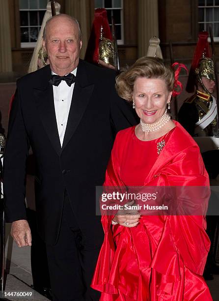 Norway's King Harald and Queen Sonja attend a dinner for foreign Sovereigns to commemorate the Diamond Jubilee at Buckingham Palace on May 18, 2012...