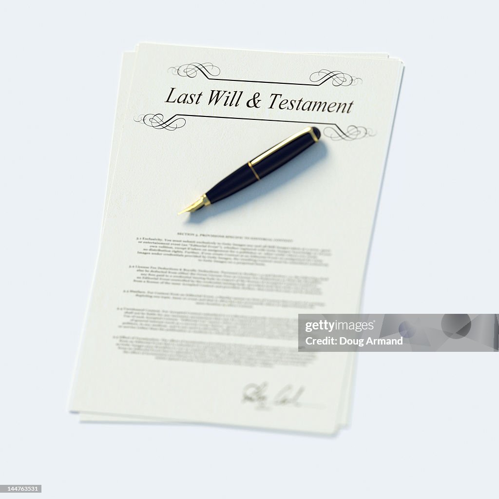 Last will and testament papers in English and pen