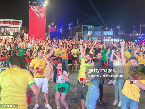 Supporters brésiliens lors du huitième de finale entre le Bresil et la Corée du sud au Budx FIFA fan festival à Dubaï le 5 décembre 2022.