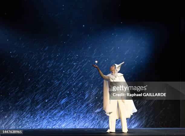 De la troupe de la Comédie-Française lors de l'interprétation de la pièce "La Reine des Neiges, l'histoire oubliée", mise en scène de Johanna Boyé,...