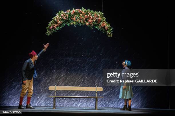 Adrien Simion et Sulliane Brahim de la troupe de la Comédie-Française lors de l'interprétation de la pièce "La Reine des Neiges, l'histoire oubliée",...