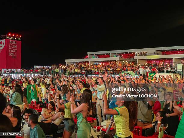 Supporters brésiliens lors du huitième de finale entre le Bresil et la Corée du sud au Budx FIFA fan festival à Dubaï le 5 décembre 2022.