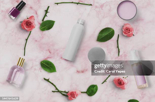 various makeup products and cosmetics in white background.top view-spring items - beauty cosmetic luxury studio background stock-fotos und bilder