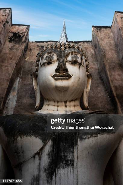 art of the buddha statue and architecture at sukhothai historical park in sukhothai province, thailand. historic architectural of thai buddhism. unesco world heritage - sukhothai foto e immagini stock