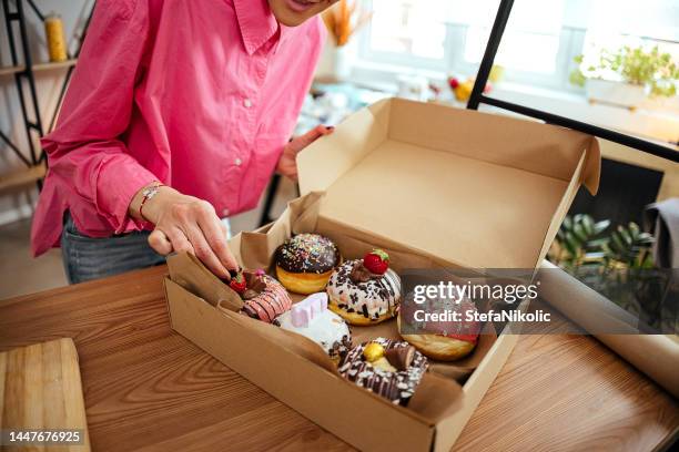 ready for delivery - donuts stock pictures, royalty-free photos & images