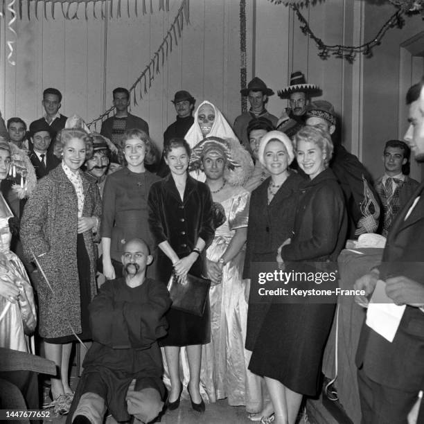 Les Bluebell Girls à la fête de l'école centrale Paris, le 13 février 1959.