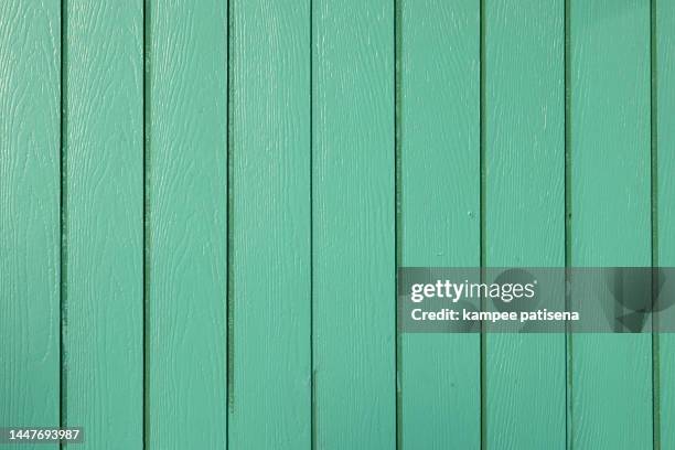 full frame shot of wooden planks pattern - tool shed wall spaces stockfoto's en -beelden