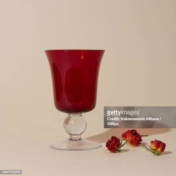 standing wine glass and red roses,novi sad,serbia - passover symbols 個照片及圖片檔