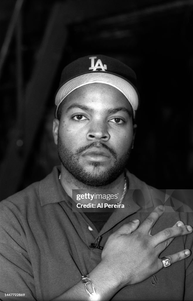 Ice Cube Rapper Arch Rapper Ice Cube puts up the