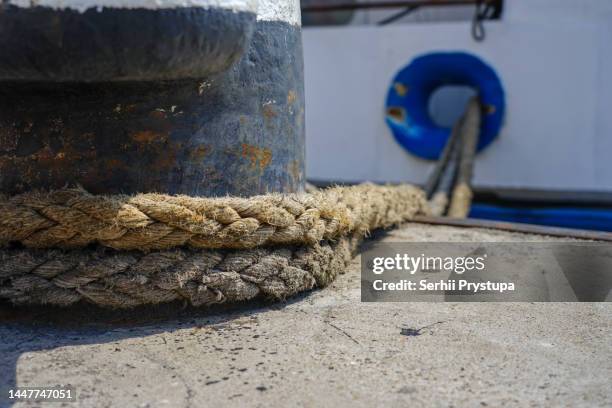 ship mooring rope - moored stock pictures, royalty-free photos & images