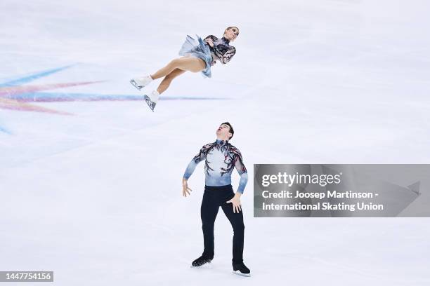 Alexa Knierim and Brandon Frazier of the United States compete in the Pairs Short Program during the ISU Grand Prix of Figure Skating Final at...