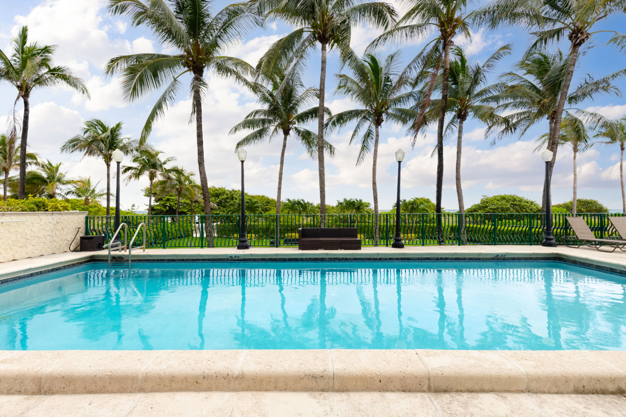 miami hotel pool