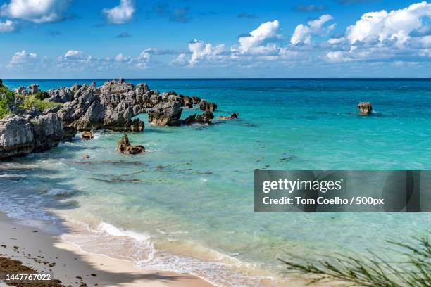 scenic view of sea against sky,bermuda - bermudas islas del atlántico fotografías e imágenes de stock