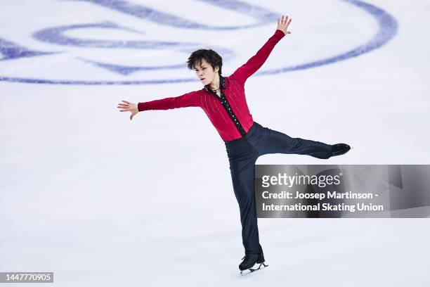 Shoma Uno of Japan competes in the Men's Short Program during the ISU Grand Prix of Figure Skating Final at Palavela Arena on December 08, 2022 in...