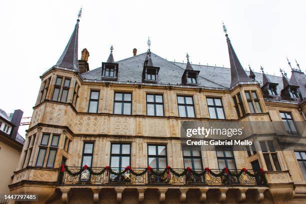 grand ducal palace (palais grand-ducal) in luxembourg city - grand ducal palace photos et images de collection