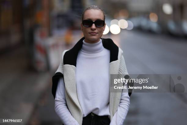 Model und Content Creator Marlies Pia Pfeifhofer wearing Allude white turtleneck sweater, Axel Arigato black/white knit pullover, Zara black denim...