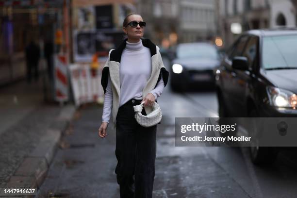 Model und Content Creator Marlies Pia Pfeifhofer wearing Allude white turtleneck sweater, Axel Arigato black/white knit pullover, Zara black denim...