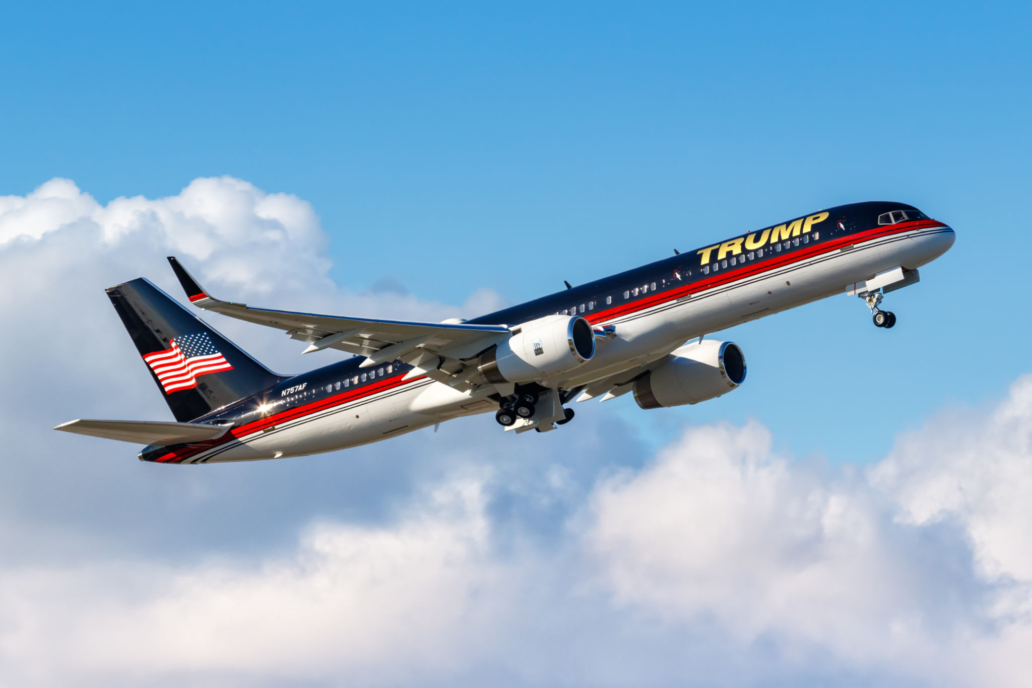 Boeing 757-200 airplane of Donald Trump at Palm Beach airport in the United States Boeing 757-200 airplane of Donald Trump at Palm Beach airport in the United States