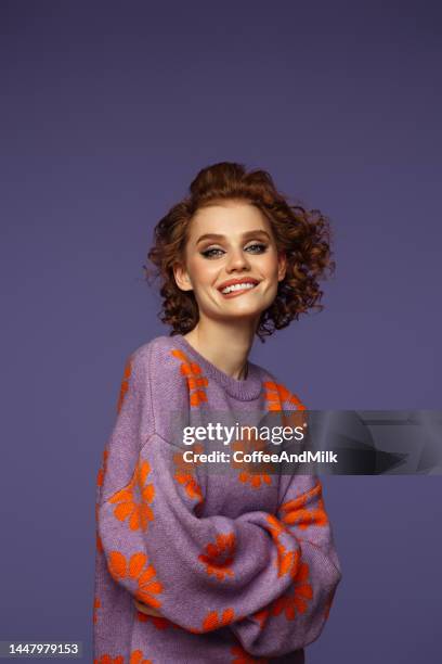 beautiful emotional woman - vestido recortado imagens e fotografias de stock