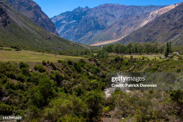 andes mountains, cajon del maipo, chile - los andes mountain range in santiago de chile chile stock pictures, royalty-free photos & images